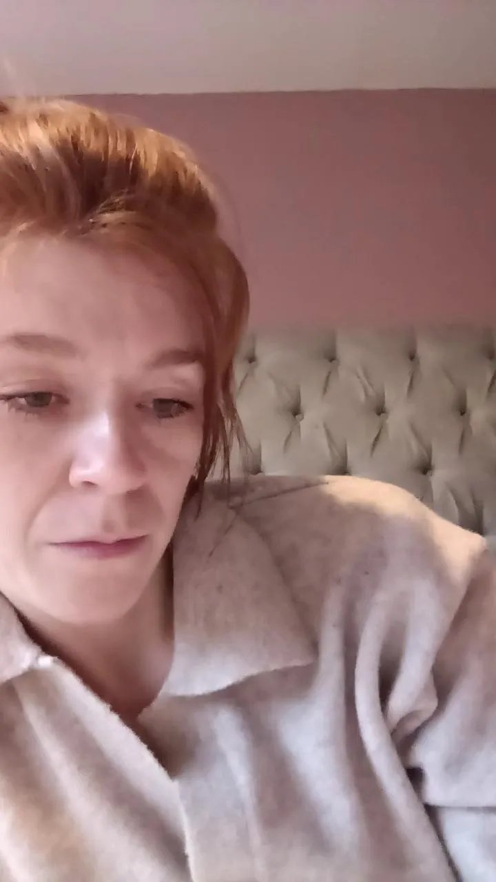 Housewife_Kirst — Freechat on Cam4