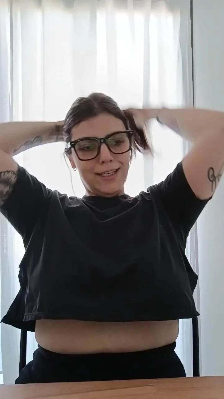 Offline Lilylovexx on Cam4