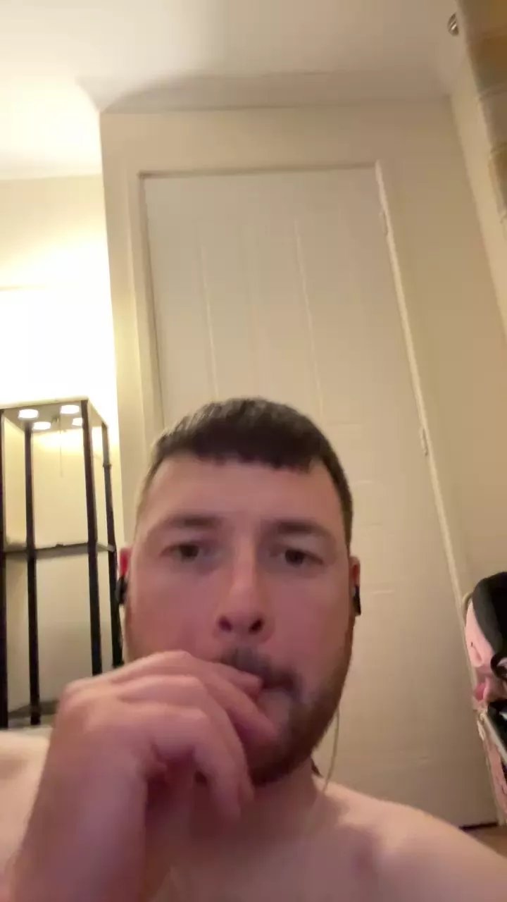 Offline Nicehardon3 on Cam4