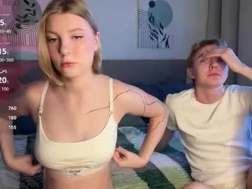 Freechat avrora_jessie on Chaturbate