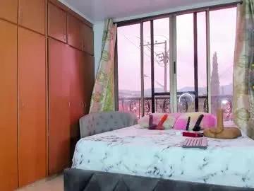 Freechat barbiefoxx on Chaturbate