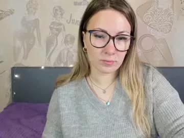 Freechat cute_darina on Chaturbate