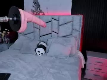 Away daniphoenixx on Chaturbate