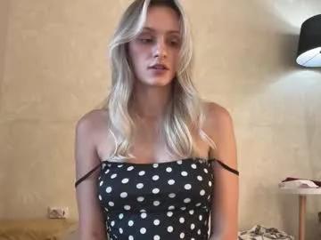 Away fflloowweerr on Chaturbate