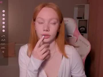 Freechat honeyautumn on Chaturbate