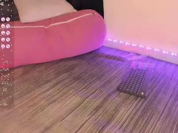 Freechat kelsiecollins on Chaturbate