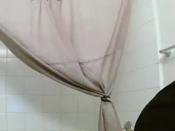 Away lilbratty_clouds_ogpuffdragon on Chaturbate