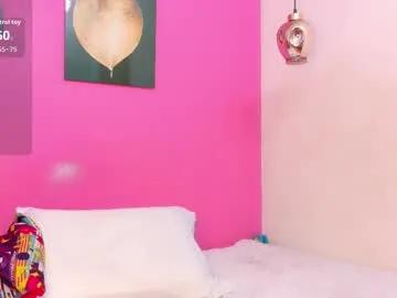 Freechat littleebonymommy on Chaturbate