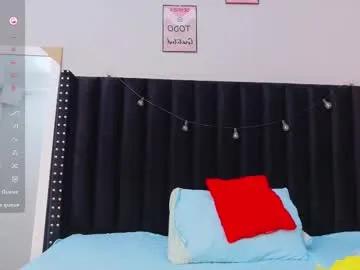 Freechat littleebonymommy on Chaturbate