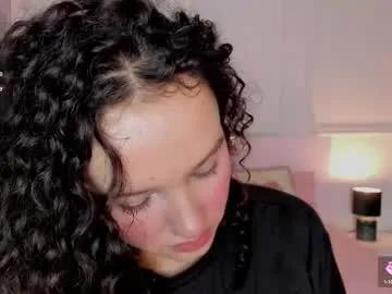 Freechat lucylovelyy1 on Chaturbate