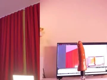 Freechat missqueenlust on Chaturbate