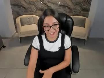 Freechat ninablumm on Chaturbate