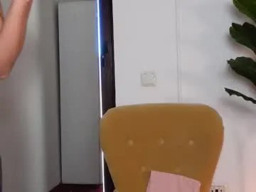 Freechat ninacrystal on Chaturbate