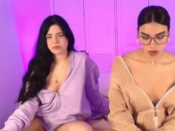 Freechat pretty_dirty_sis on Chaturbate