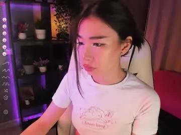 Group sensualily on Chaturbate