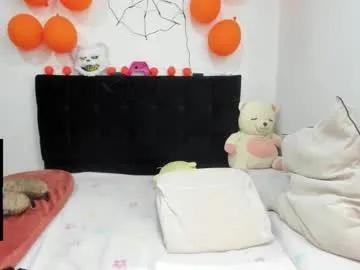 Freechat yinyyanghot on Chaturbate
