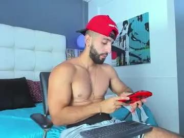 Freechat yiyo10_ on Chaturbate