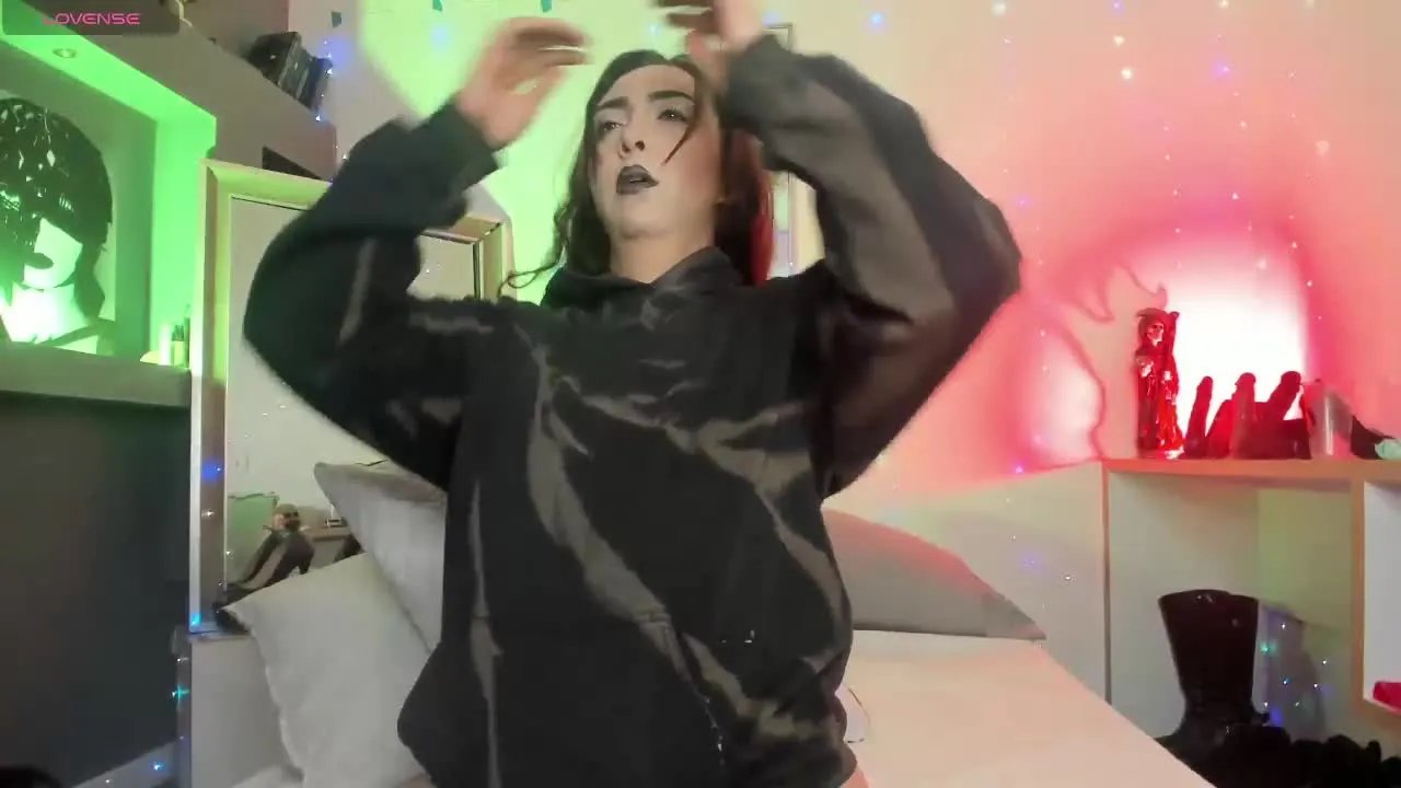 Offline Charrlottee on Streamray