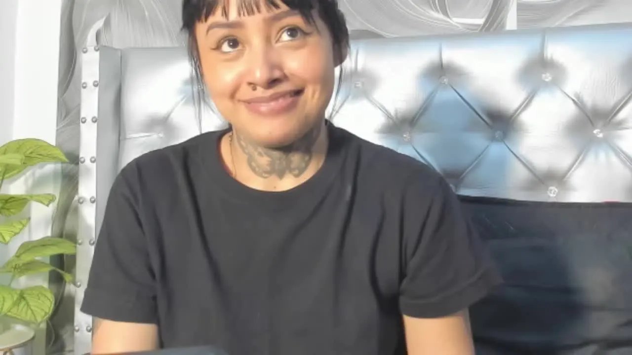 Offline Harrietdark on Streamray