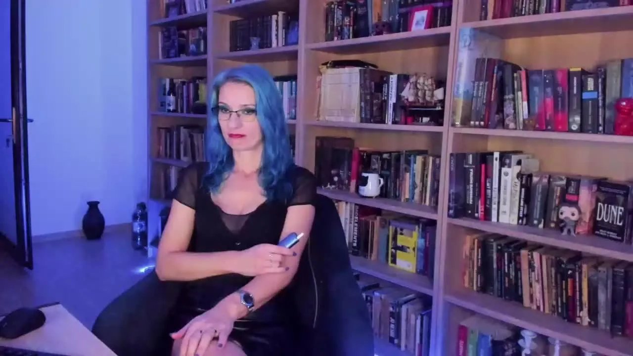 Offline Queen_Arya on Streamray