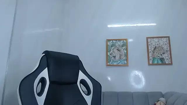 Freechat _Evoni_b on StripChat