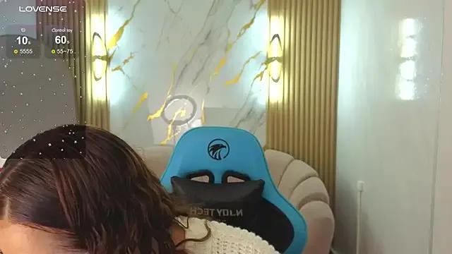 Freechat _Evoni_b on StripChat