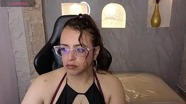 Freechat _Evoni_b on StripChat