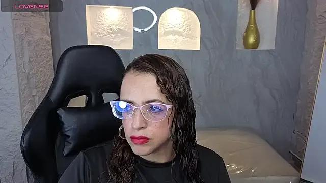 Freechat _Evoni_b on StripChat