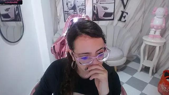 Freechat _Evoni_b on StripChat