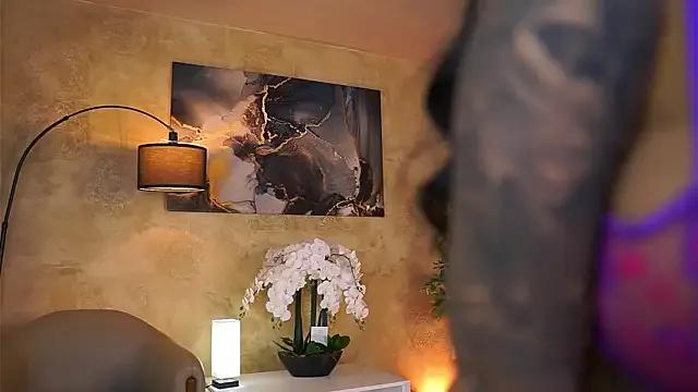 Freechat AishaaDevoe on StripChat