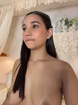 AlessiaVallmont — Wide pussy spread really wet and close