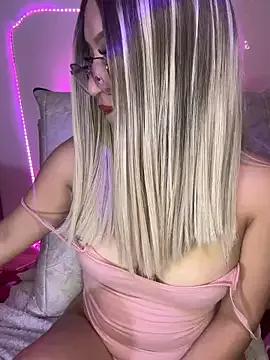 Freechat AngellaMoraa on StripChat