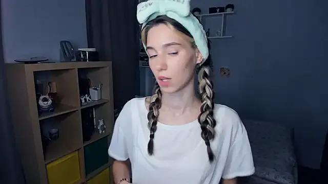 Freechat AntonettaTarring on StripChat