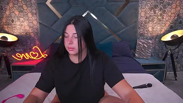 ArianaDarkk on StripChat 