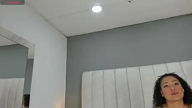 Freechat Ashleyy23x on StripChat