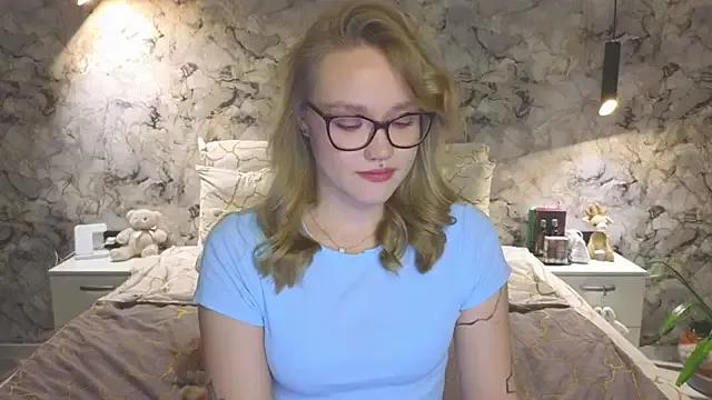 Freechat Aurora_Golden1 on StripChat