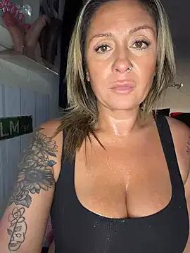 StripChat bossyroxy84 is Freechat bossyroxy84 — Squirt show naked on bed