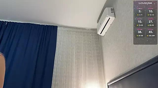 Freechat Brilliant-Kiss on StripChat