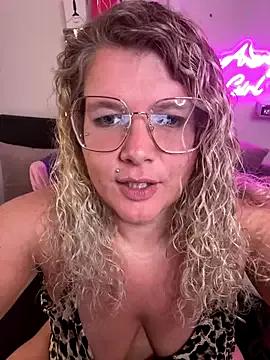 Freechat CurvyAnonymousGirl89 on StripChat