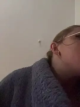 Freechat Demure_Whore on StripChat