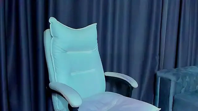 DevashaQueenX on StripChat