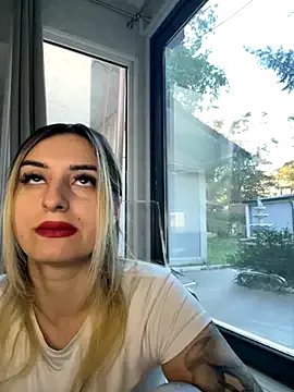 Ella_Vee on StripChat 