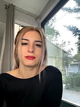 Ella_Vee on StripChat 