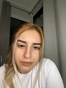 Ella_Vee on StripChat 