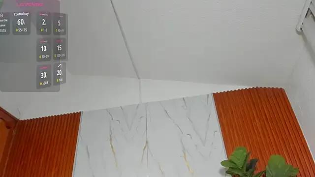 emily_roousee — totally naked