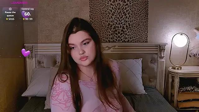 Freechat EmilyHyde on StripChat