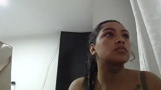 Freechat fairylatin222 on StripChat