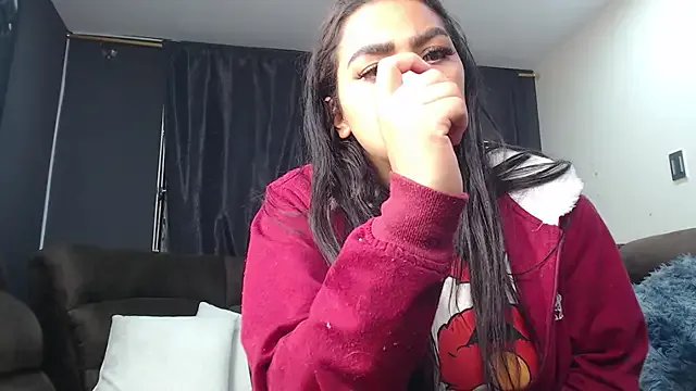 Freechat fairylatin222 on StripChat