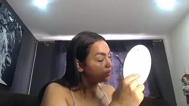 Freechat fairylatin222 on StripChat