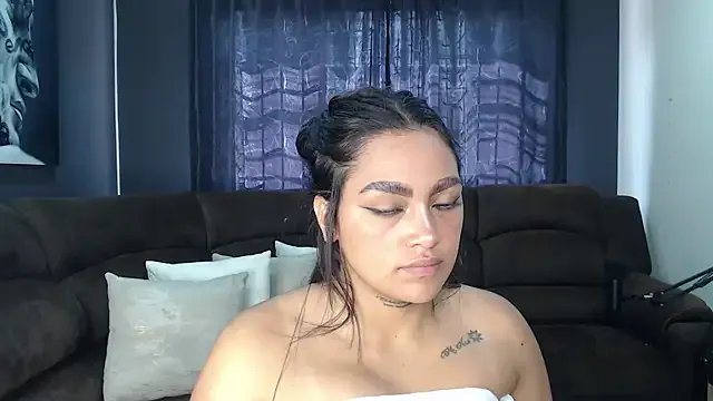 Freechat fairylatin222 on StripChat